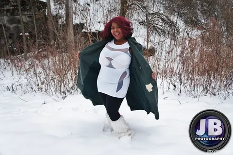 Curvy Ebony MILF Strips in the Snow – photo 2 of 10