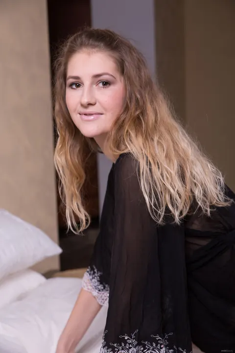 Pale Blonde with Big Ass Poses Nude – photo 2 of 21