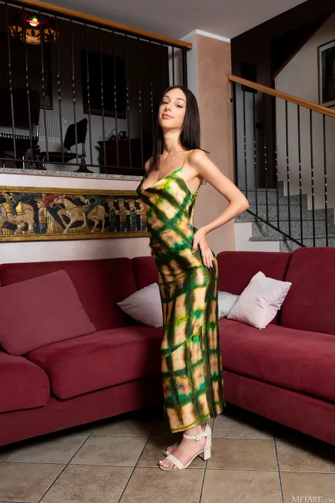 Spanish Brunette Undresses and Poses Fully Nude – photo 1 of 21
