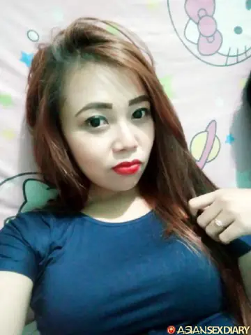 Tall Filipina MILF Gets Fucked Doggy Style Then Kisses Her Man