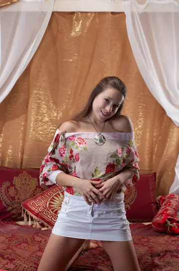 Woman Poses Nude and Spreads Her Pussy Wide in Close-Up