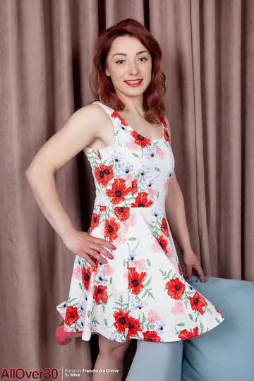 Francheska Divine – Redhead MILF Strips Off Her Summer Dress and Spreads in High Heels