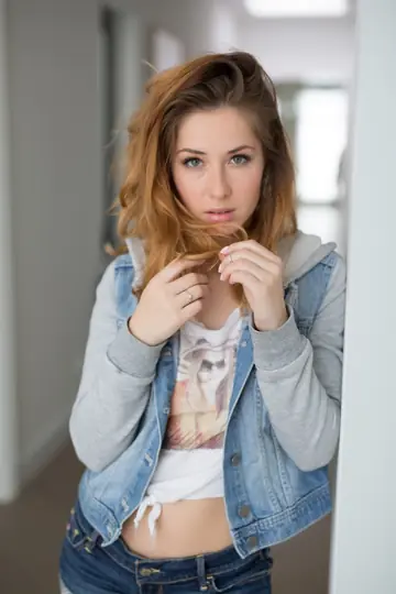 Diana Lark – Slim Brunette Strips Out of Her Jeans and Shows Her Small Tits