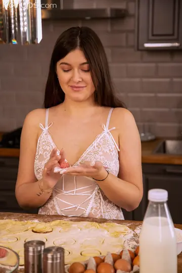 Kerry Brunete – Brunette Amateur Kisses Her Man and Has Sex