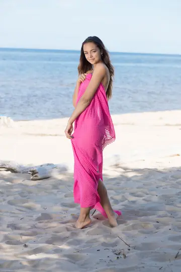 Woman Spreads Her Pussy Nude on the Beach