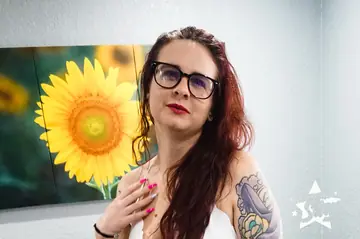 Savanna Star – Curvy Blonde MILF Poses in Glasses and Shows Her Tattoos