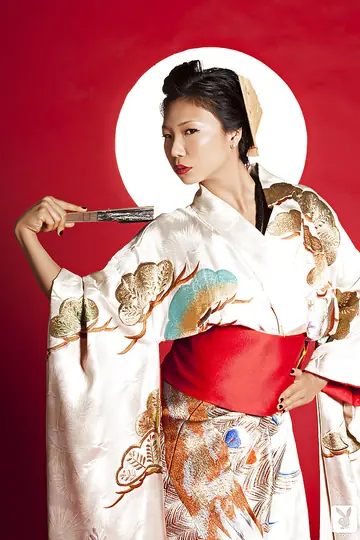 Hiromi Oshima – Asian Brunette Slips Off Her Kimono Robe to Reveal Her Big Tits