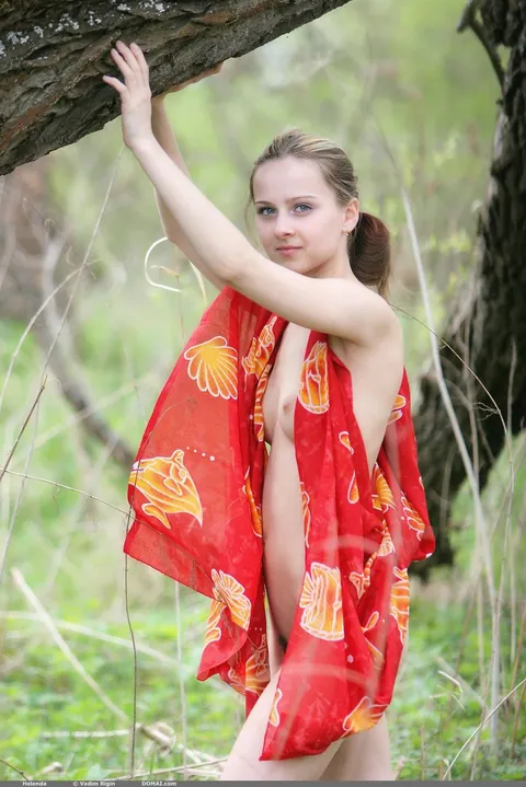 PAWG Undresses and Spreads Her Cheeks Outdoors – photo 8 of 21