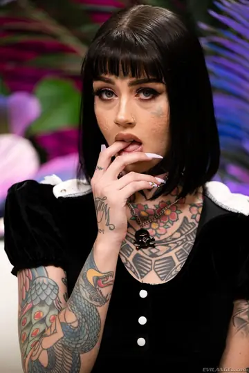 Tattooed Short-Haired Brunette in Stockings Takes Anal and a Facial
