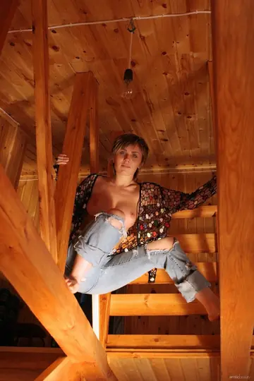 Mature Woman Reveals Her Naked Body and Poses for the Camera