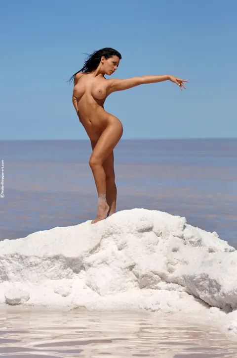 Busty Latina PAWG Poses Topless on the Beach – photo 5 of 20