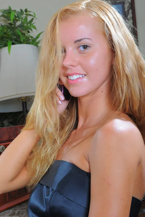 Jessie Rogers: Skinny Latina Blonde Spreads Her Pussy Up Close – photo 1 of 20