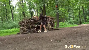 Isabel Dark – Brunette Spreads Her Shaved Pussy and Pees in the Forest