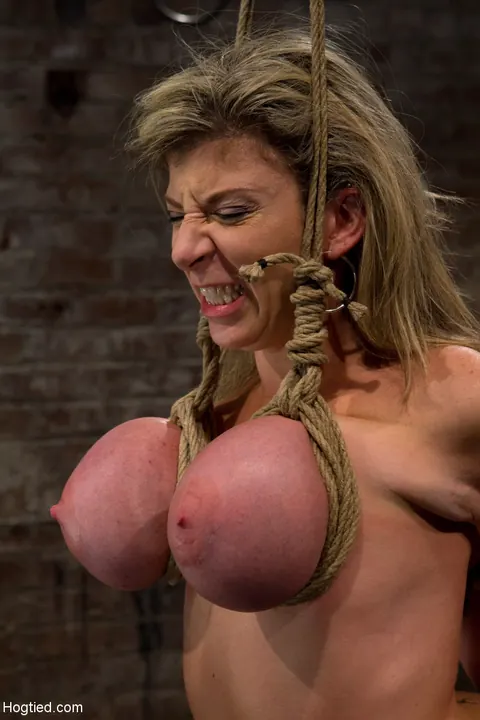 Isis Love & Sara Jay: Blonde Latina MILF Poses Nude While Bound – photo 14 of 20
