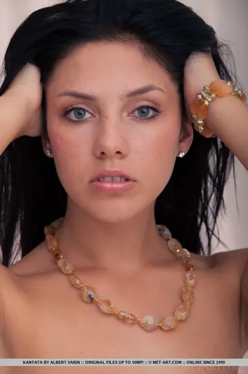 Kantata – Brunette Drops Her Robe and Spreads in the Bathroom