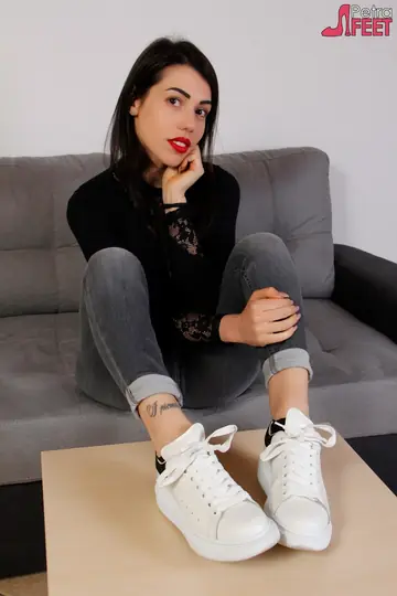 European Brunette in Jeans Spreads Her Legs and Shows Her Feet