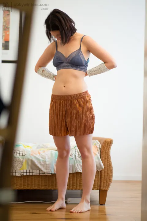Short-Haired Woman Pulls Up Her Panties While Dressing – photo 12 of 17