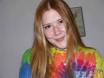 Harper Red – Redhead Undresses and Spreads Her Hairy Pussy
