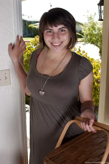 Zooey – Busty Short-Haired Brunette Strips Off Her Lingerie and Skirt to Spread