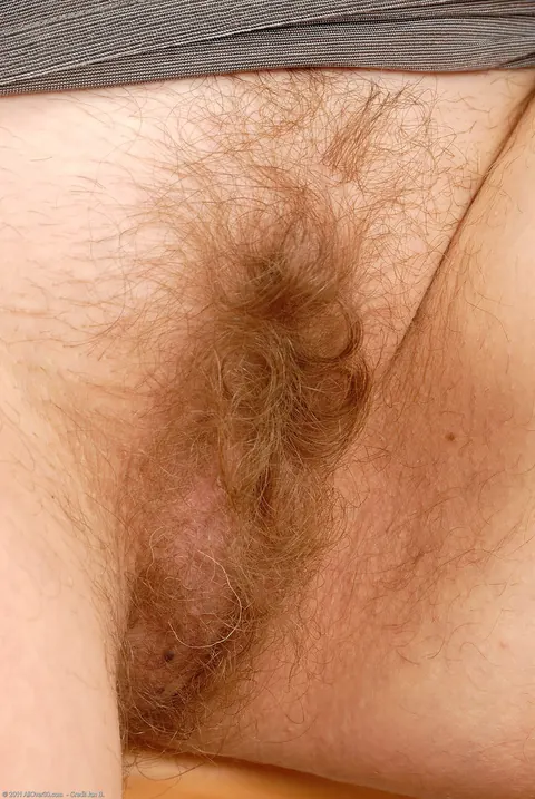 Hairy MILF Lifts Her Skirt and Spreads Her Pussy – photo 18 of 20