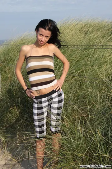 Jolana – Slim Brunette with Natural Tits Spreads Her Ass on the Beach