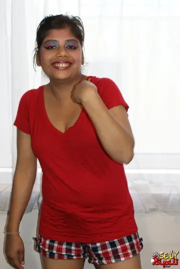 Indian BBW Undresses and Displays Her Curves on the Bed