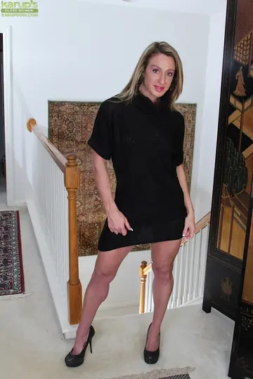 Ashley Brooke – Thick Brunette MILF in Lingerie Lifts Her Skirt and Spreads Her Shaved Pussy