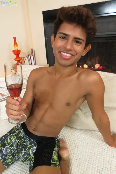 Slim Guy Strips and Jerks Off to Cum – photo 3 of 21