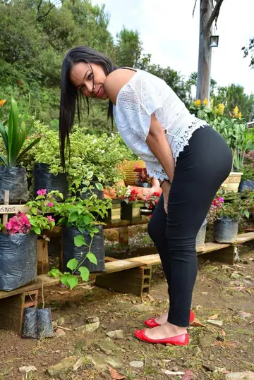 Andrea Flores