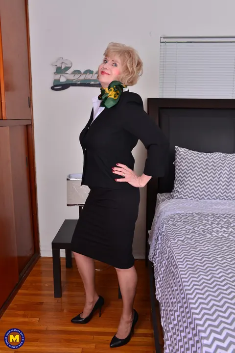 Sindee Dix: Curvy European MILF in Stockings Masturbates with a Dildo – photo 1 of 21