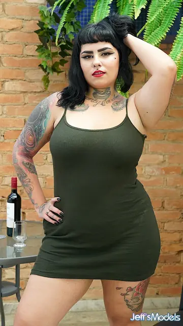 Alana Kralissa – Curvy Brazilian Latina in Panties and Heels Takes Anal and Machine Dildo