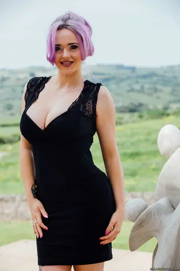 Jasmine James – European MILF Strips Out of Her Dress and Stockings Outdoors