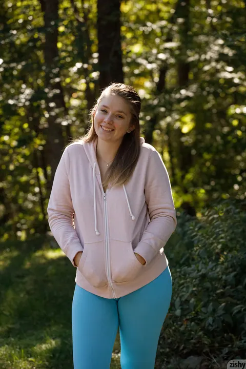 Fawn Richfield: BBW Brunette Teases in Yoga Pants Outdoors – photo 1 of 12