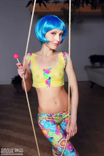 Petite Slim Woman Strips Out of Her Yoga Pants to Masturbate