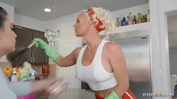Phoenix Marie – Tall Latina MILF Maid Uses a Dildo and Licks Pussy on the Kitchen Floor