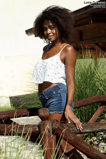 Luna Corazon – Ebony Babe Takes a Strap-On from Her Lesbian Lover in the Garden