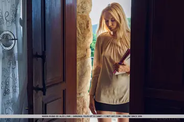Maria Rubio – Tall European Blonde Strips Off Her Panties and Spreads