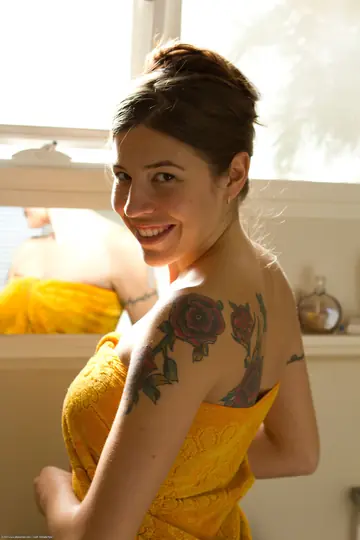 Tall Thick Brunette Shows Her Shaved Pussy in the Bathroom