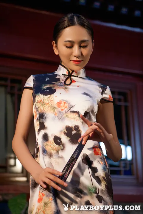 Wu Muxi: Slim Chinese Brunette Strips Off Her Dress to Show Her Natural Tits and Ass – photo 1 of 12
