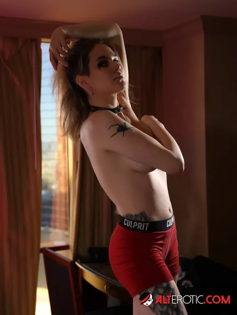 Adalind Gray: Redhead PAWG Rides a Dildo on the Bed in Boots – photo 5 of 20