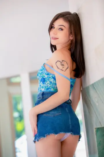 Aria Valencia – Latina PAWG Takes Anal and a Cumshot on Her Ass