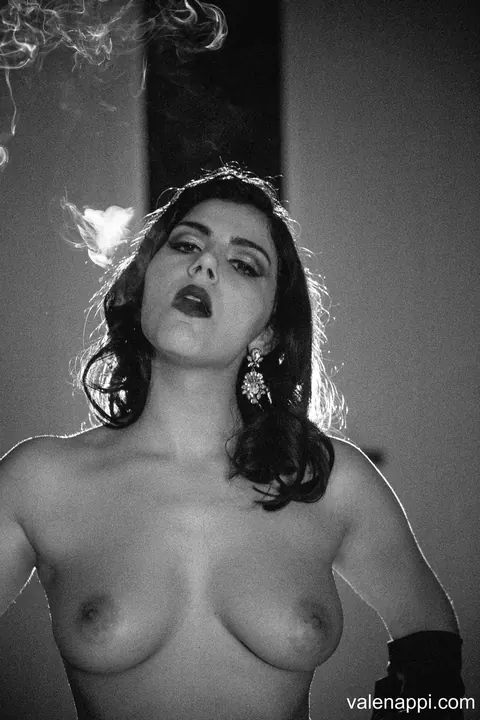 Valentina Nappi: Italian PAWG Brunette Poses Topless – photo 12 of 15