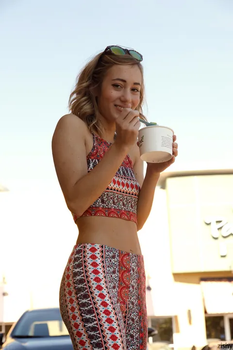 Dallas Mills: PAWG Flashes Her Tits and Panties Outdoors – photo 2 of 13