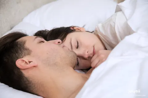 European Brunette Kisses and Fucks Her Partner – photo 1 of 20
