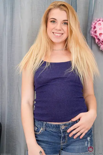 Ashley Manson – Thick Blonde MILF Strips Out of Her Shorts and Spreads Her Legs
