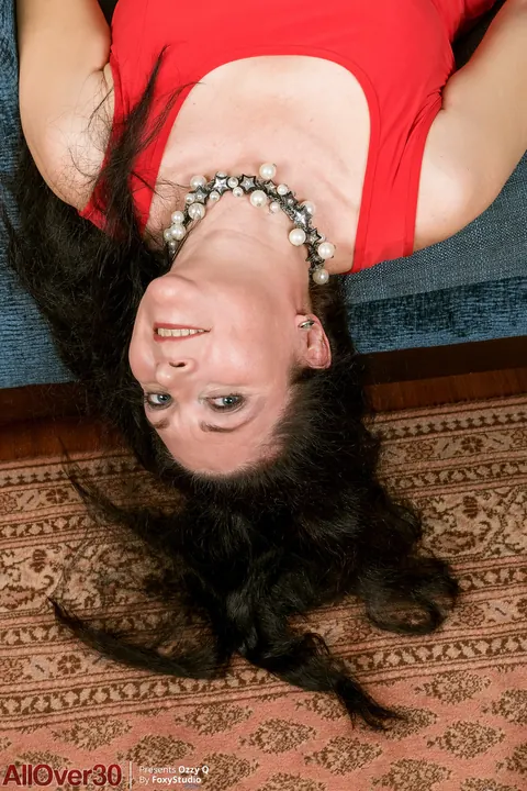 Thick MILF Spreads Her Shaved Pussy Wide – photo 3 of 21