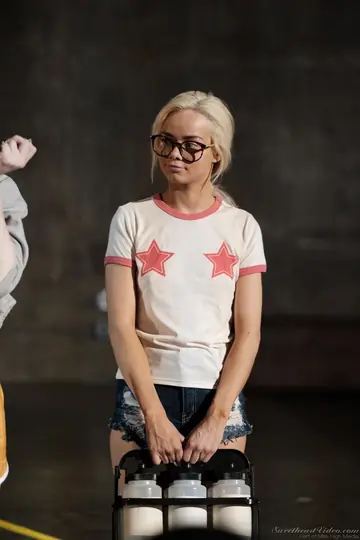 Elsa Jean – Skinny Blonde MILF in Glasses Licks and Fingers Partner