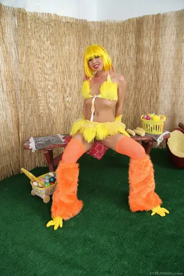 Ava Devine – Asian MILF in Yellow Cosplay Uniform Spreads Her Pussy