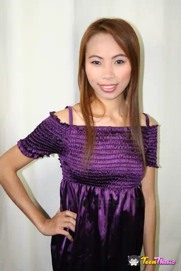 Nung – Thai Redhead MILF Lifts Her Skirt and Fucks Cowgirl