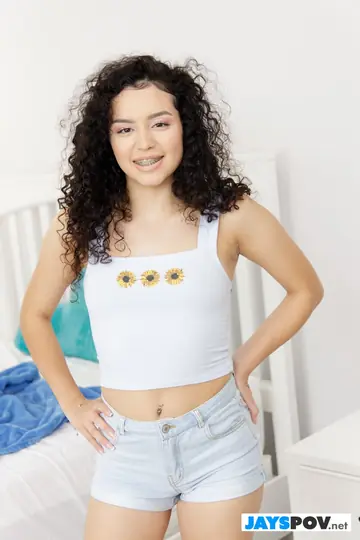 Thalia Diaz – Latina PAWG Poses and Shows Off Her Big Ass